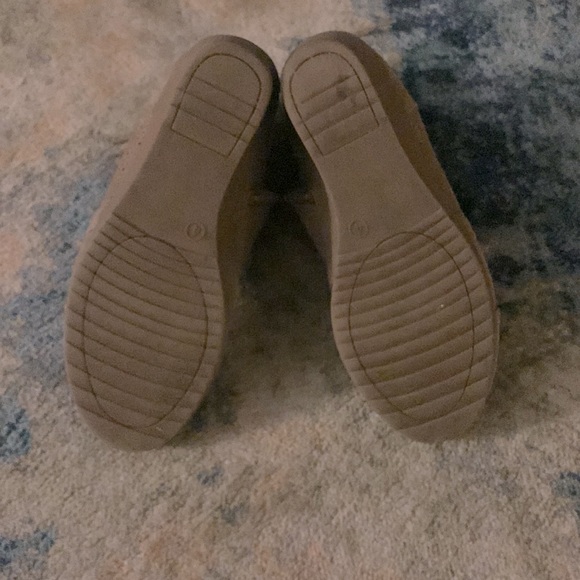 Size 4 girls dress boot.  Hardly wore still in great shape! - Picture 3 of 3